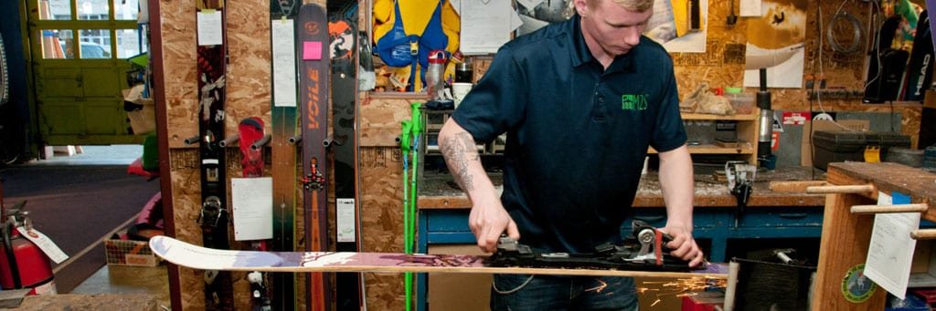 Waxing safety of snowboard : flammability & storage tips